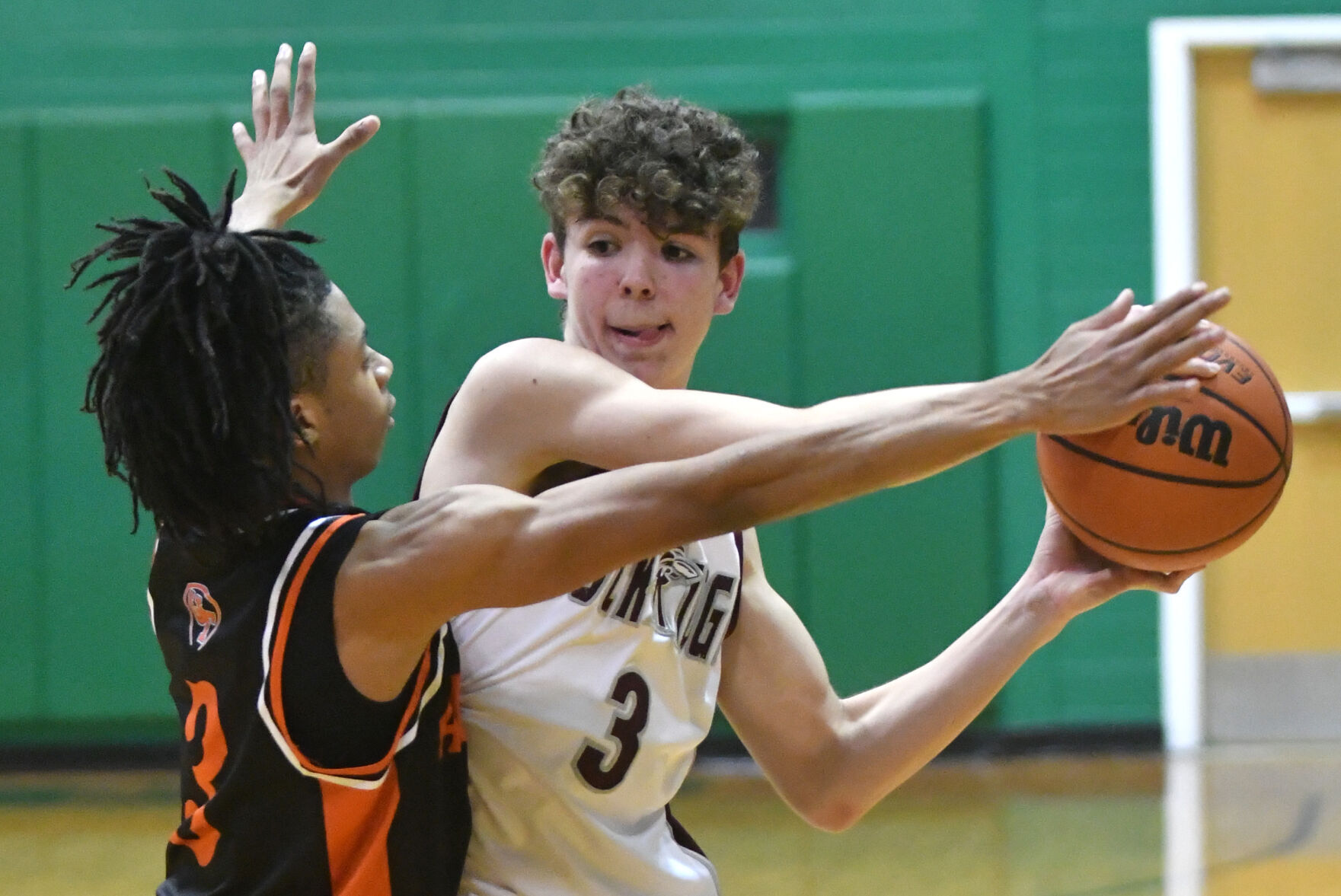 90-year-old Geneseo woman gets college degree 112622-qc-spt-ut-rockridge hoops-079